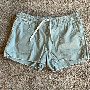 Vuori Green Cargo Shorts Elastic Waistband Lightweight
076